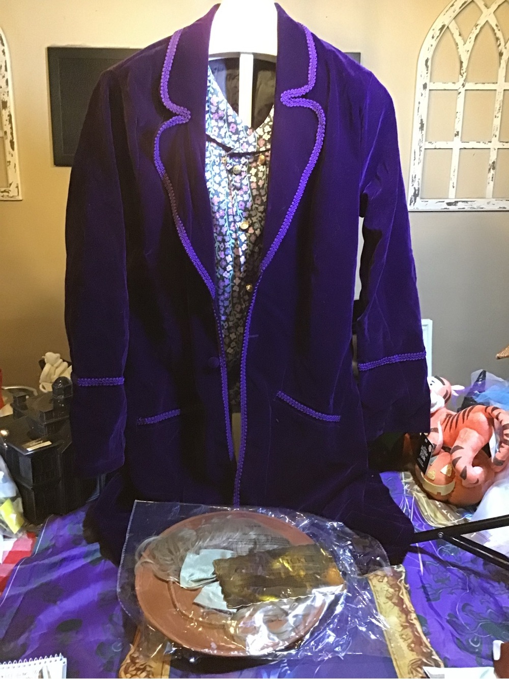 Willy wonka adult costume size medium -new